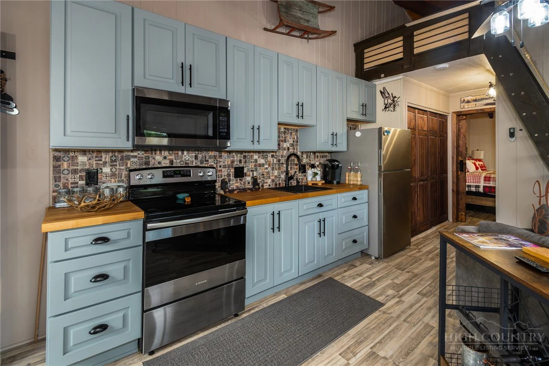 Image number 6 for the current listing