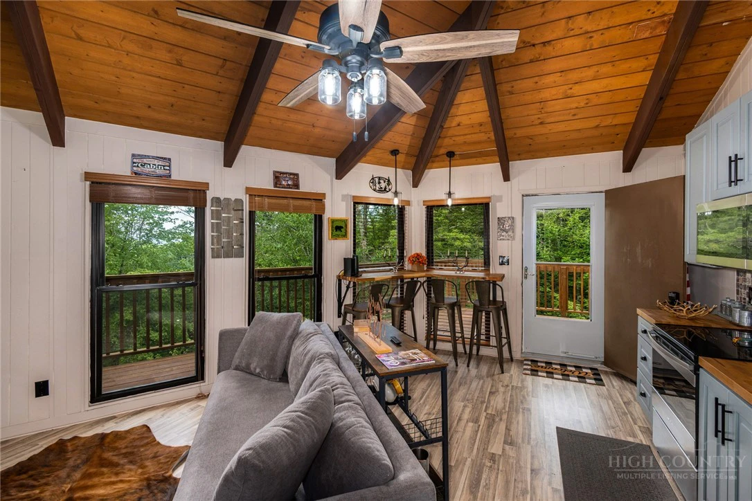 Image number 7 for the current listing