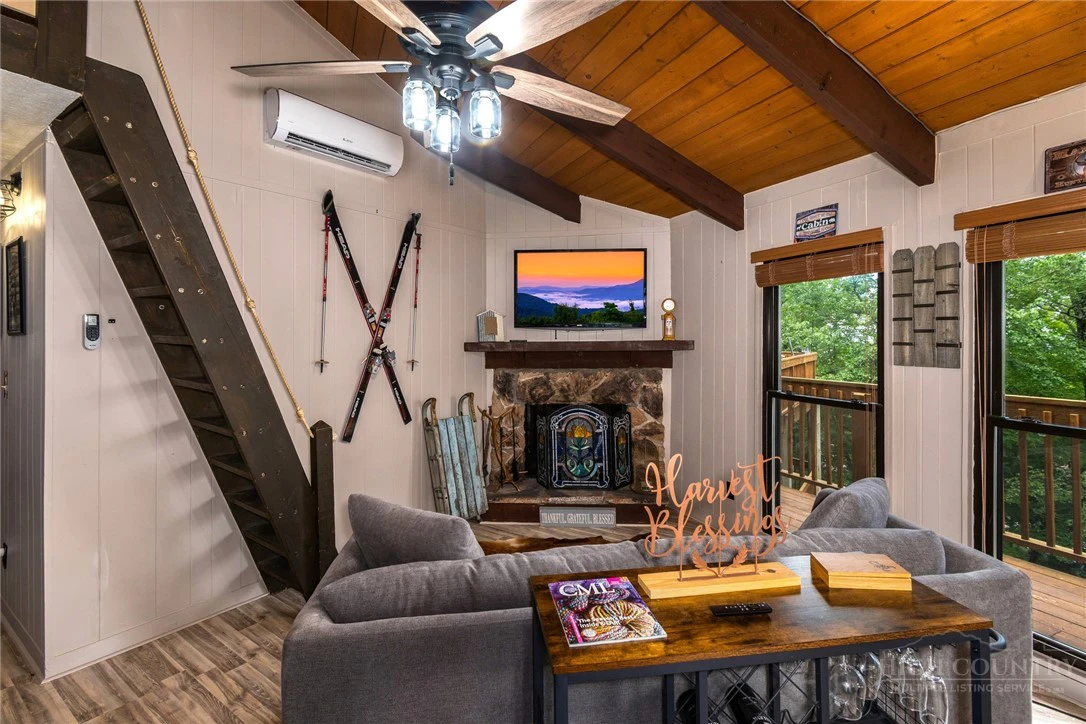 Image number 2 for the current listing