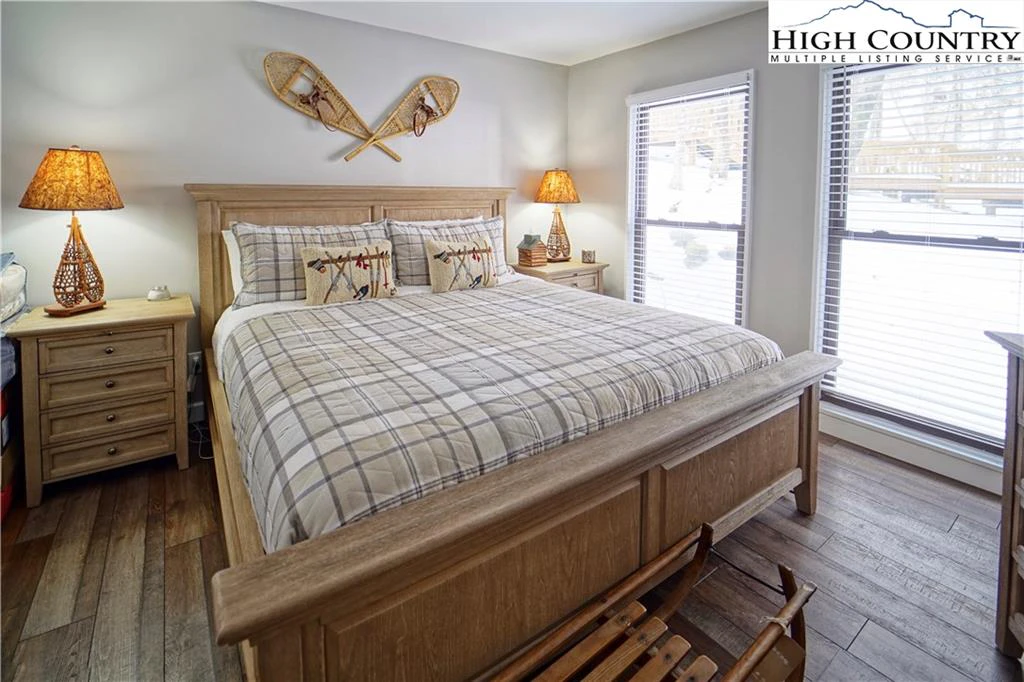 Image number 12 for the current listing