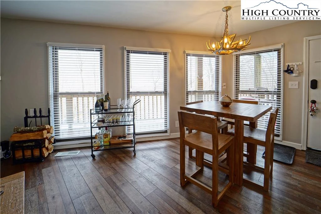 Image number 3 for the current listing
