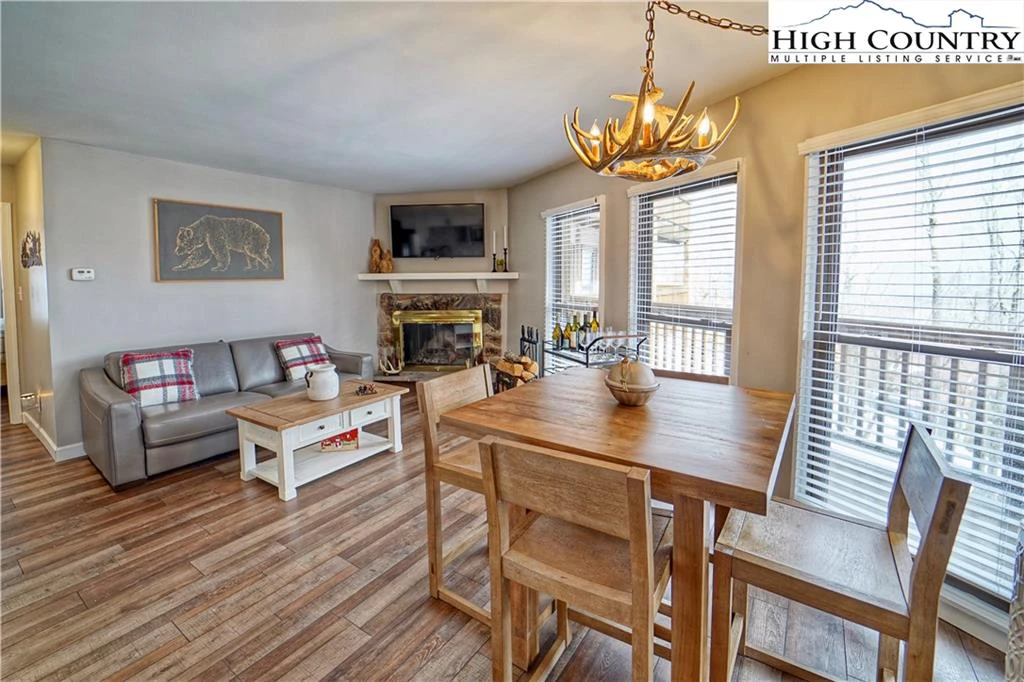Image number 5 for the current listing