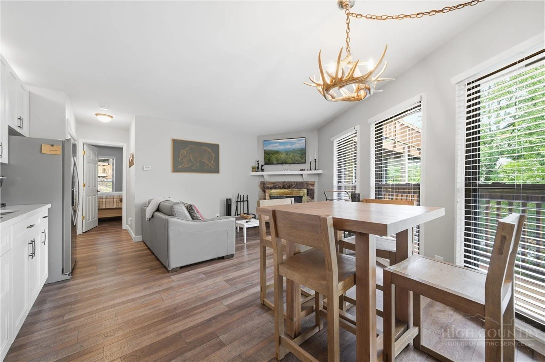 Image number 11 for the current listing