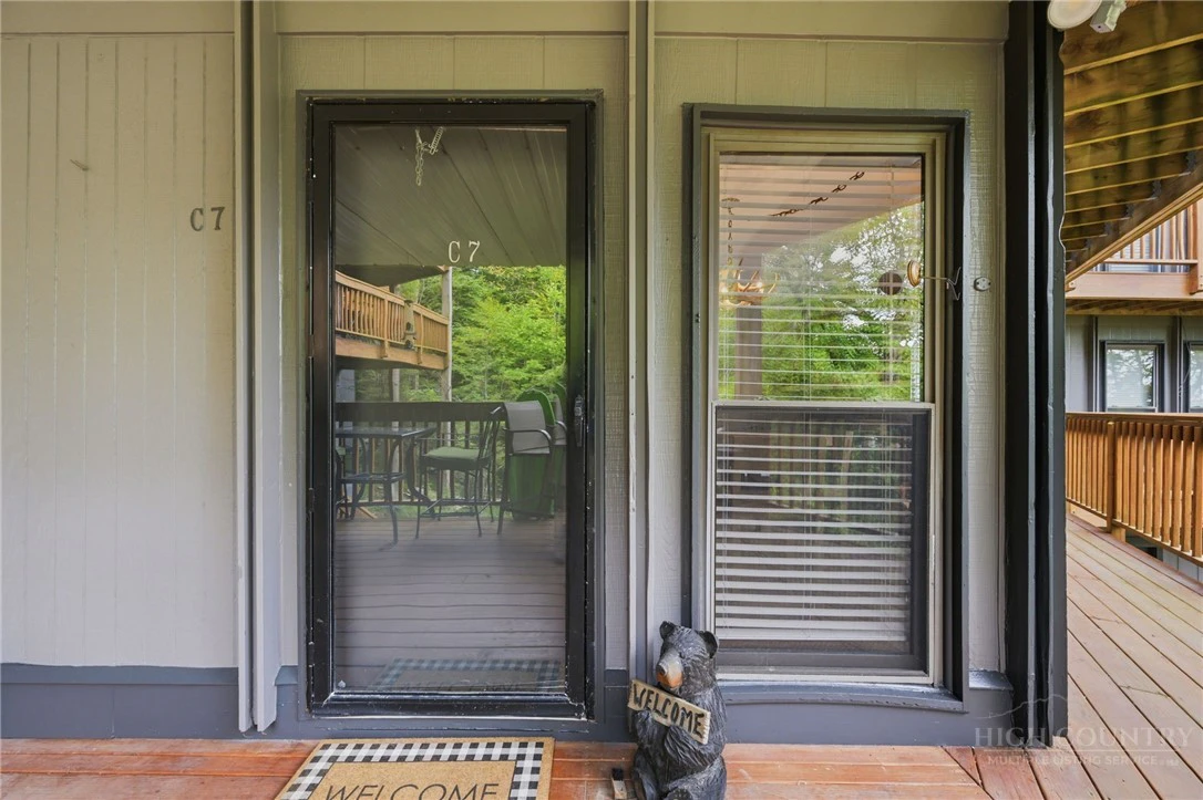 Image number 5 for the current listing