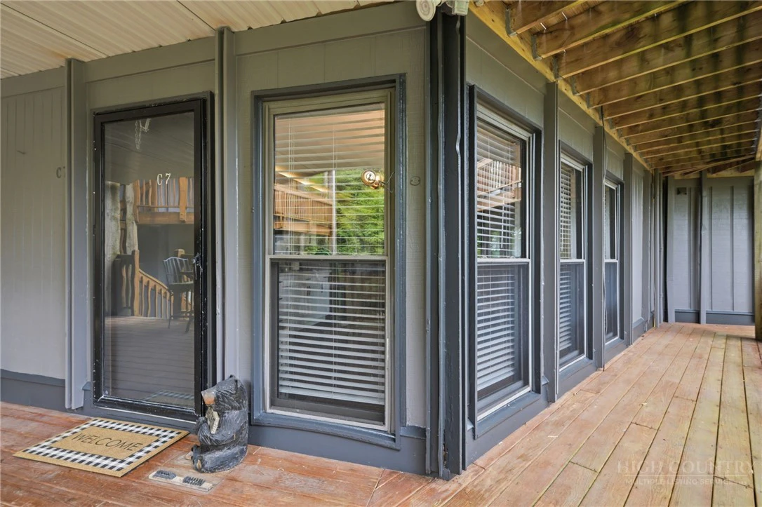 Image number 4 for the current listing