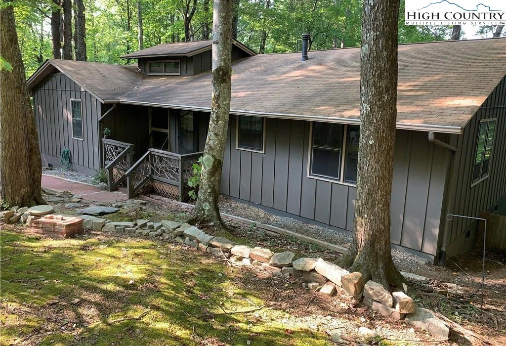 Image number 1 for the current listing