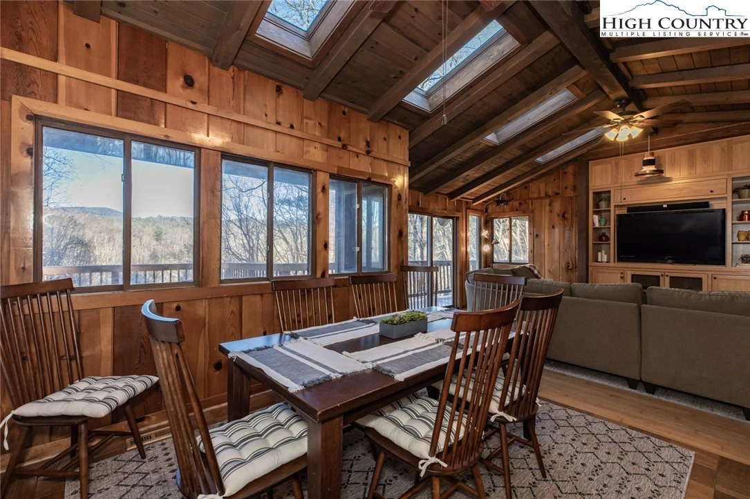 Image number 18 for the current listing
