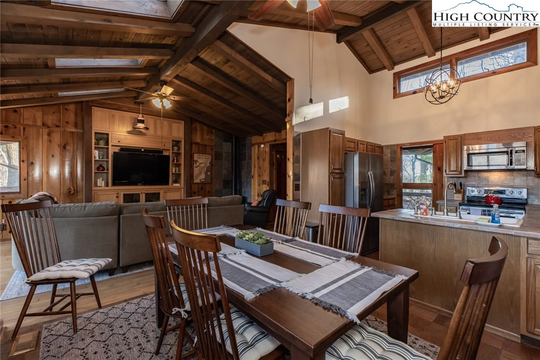 Image number 2 for the current listing
