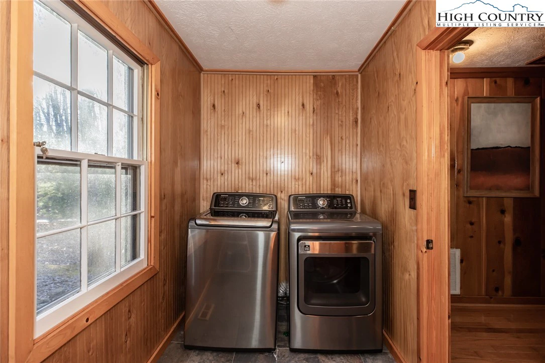 Image number 15 for the current listing