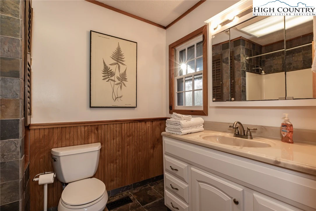 Image number 11 for the current listing