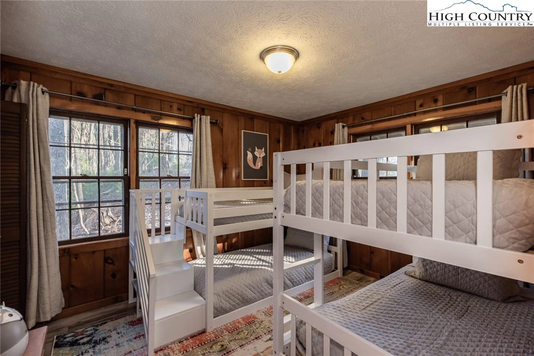 Image number 9 for the current listing