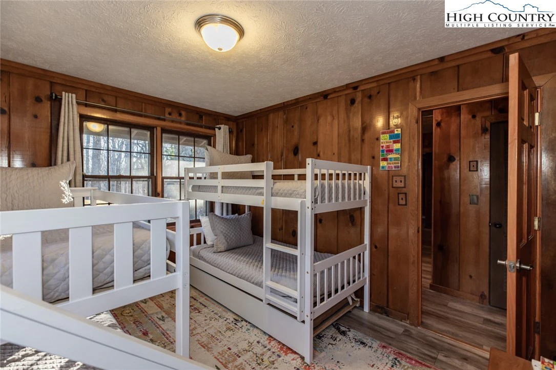Image number 8 for the current listing