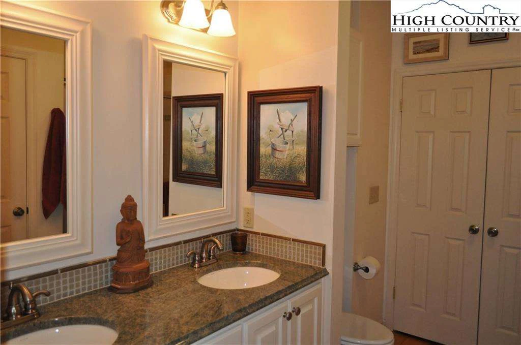Image number 6 for the current listing