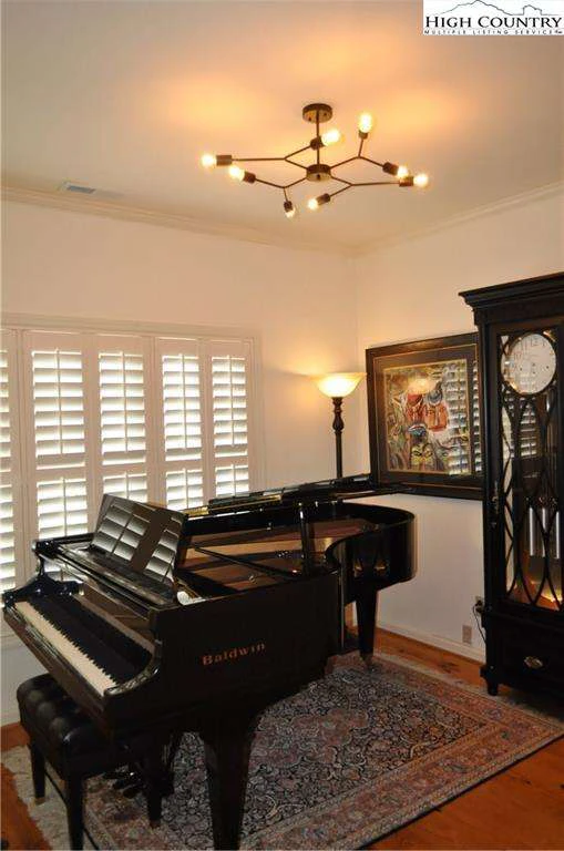 Image number 8 for the current listing