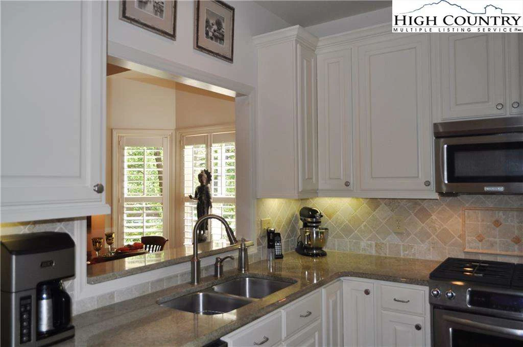Image number 21 for the current listing