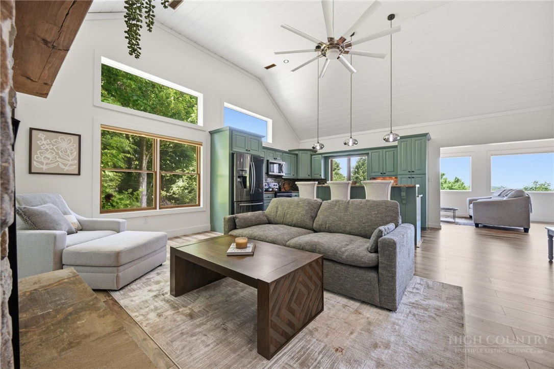 Image number 3 for the current listing