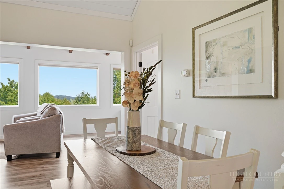 Image number 14 for the current listing