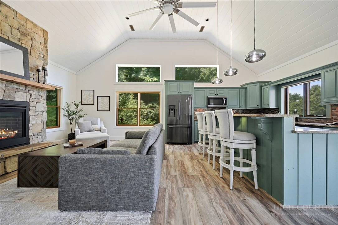 Image number 12 for the current listing