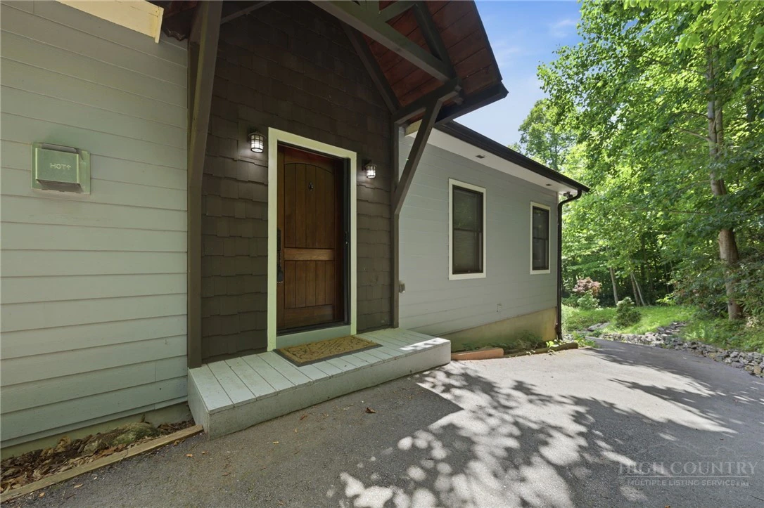 Image number 2 for the current listing