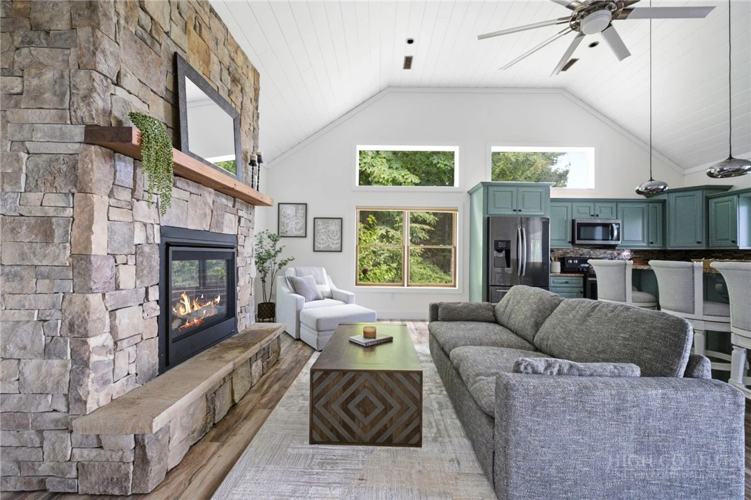 Image number 5 for the current listing