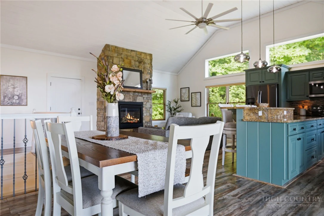Image number 13 for the current listing