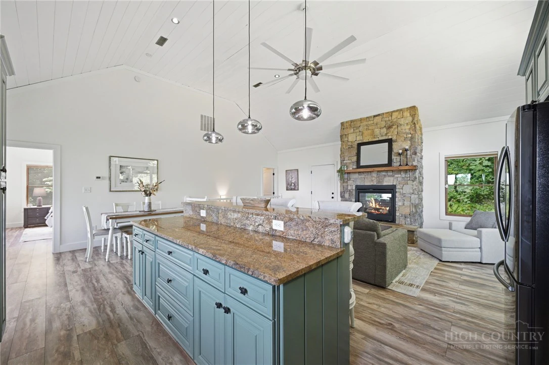 Image number 8 for the current listing