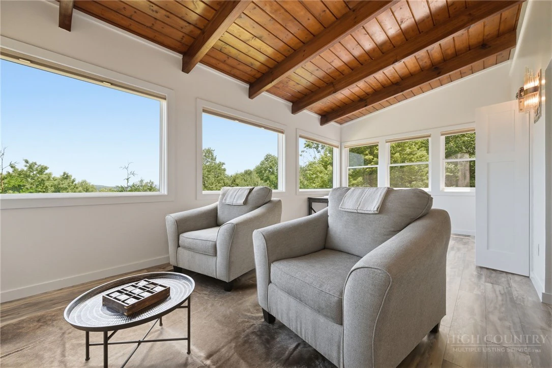 Image number 15 for the current listing