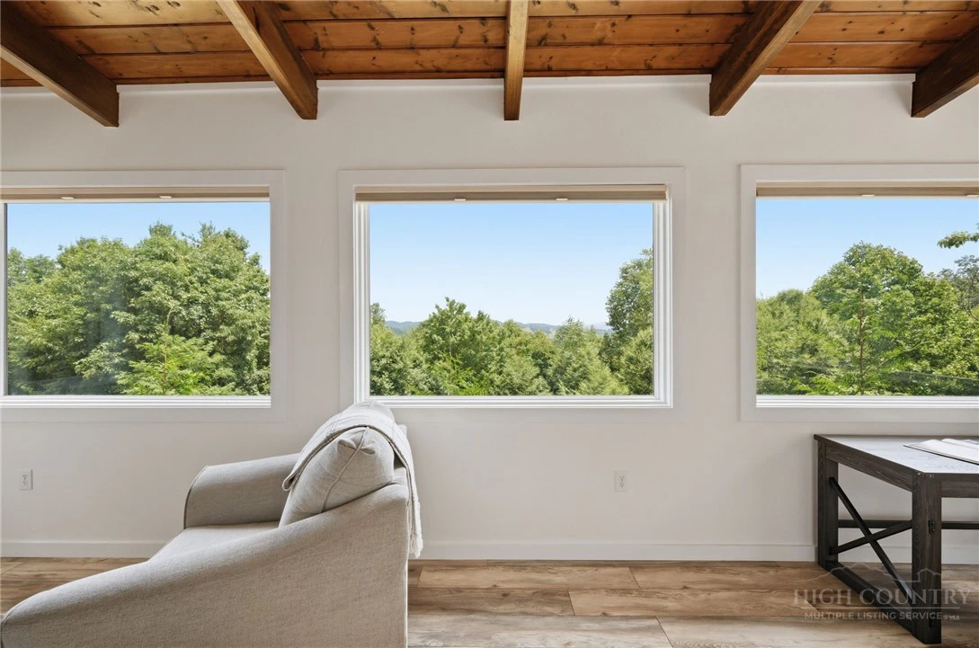 Image number 18 for the current listing