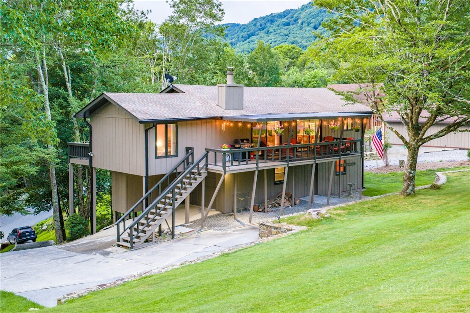 Image number 3 for the current listing