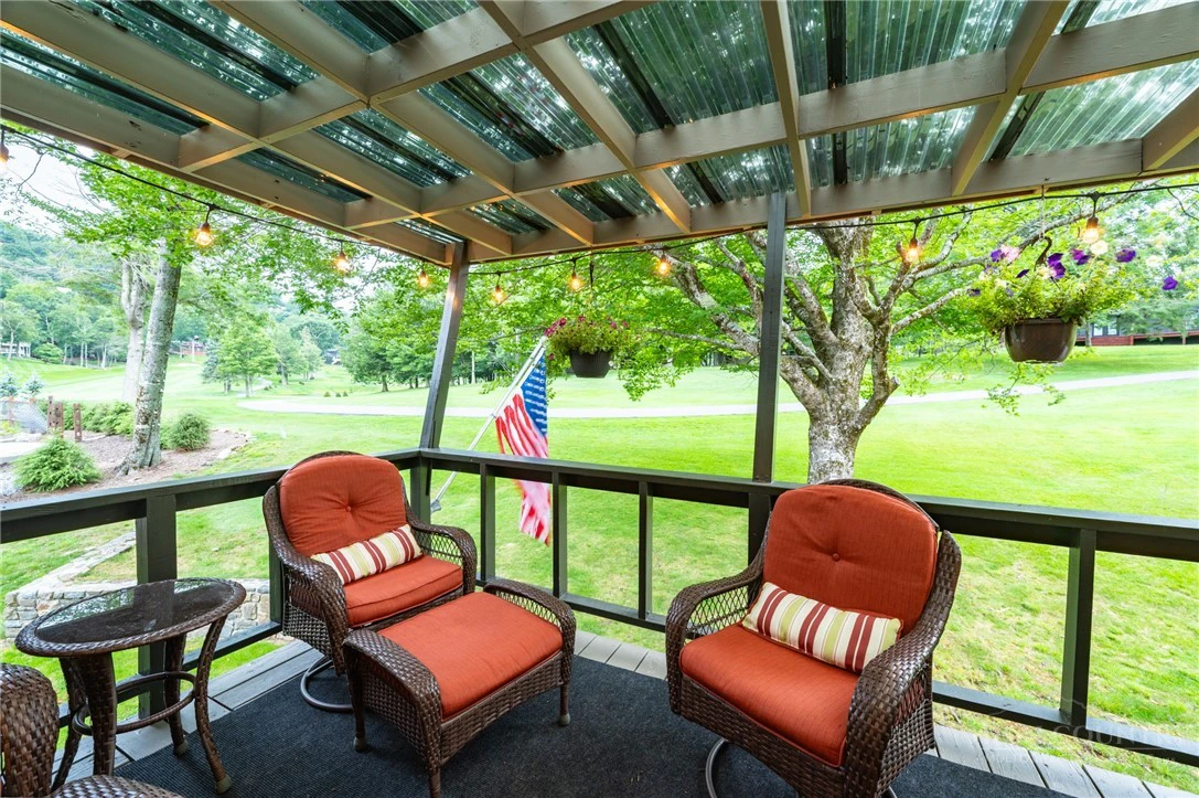 Image number 4 for the current listing