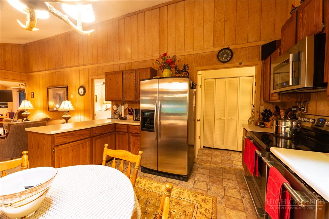 Image number 11 for the current listing