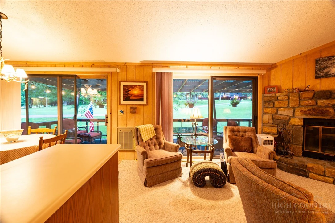 Image number 13 for the current listing