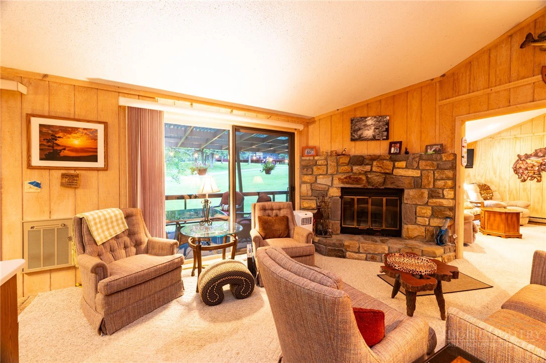 Image number 14 for the current listing
