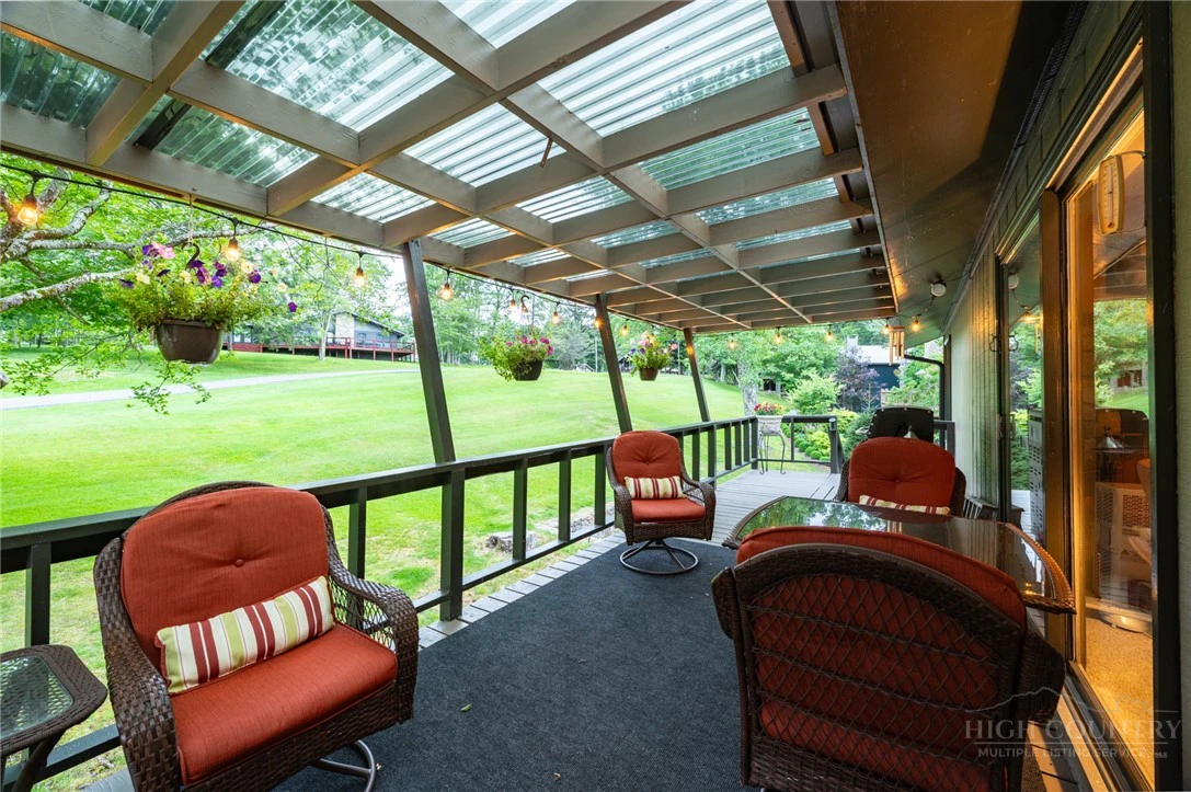 Image number 17 for the current listing