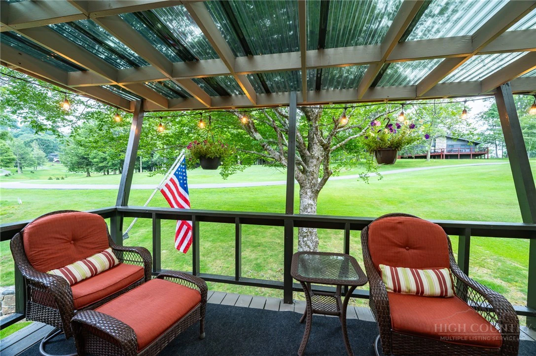 Image number 19 for the current listing