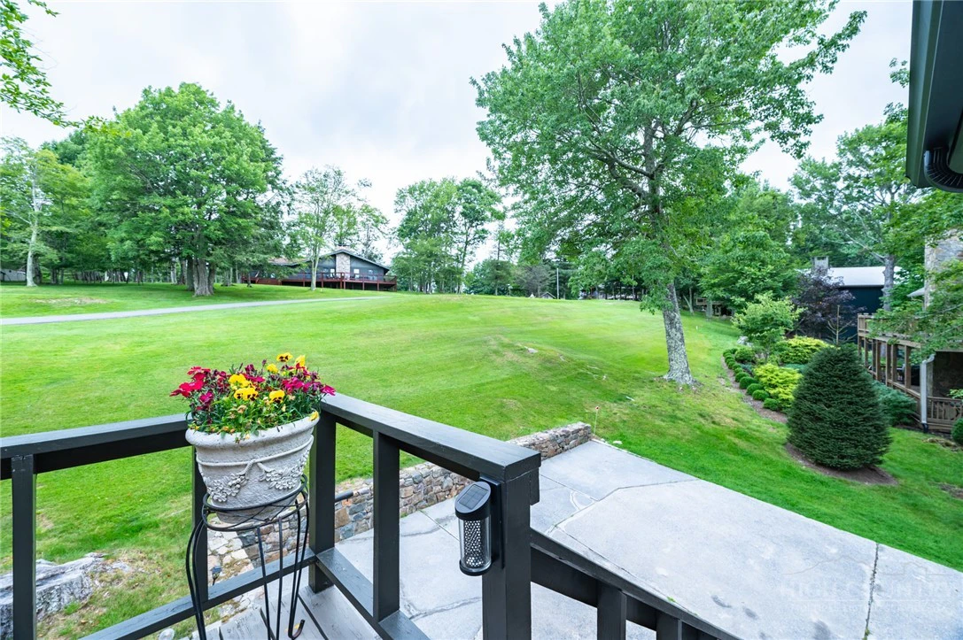 Image number 20 for the current listing