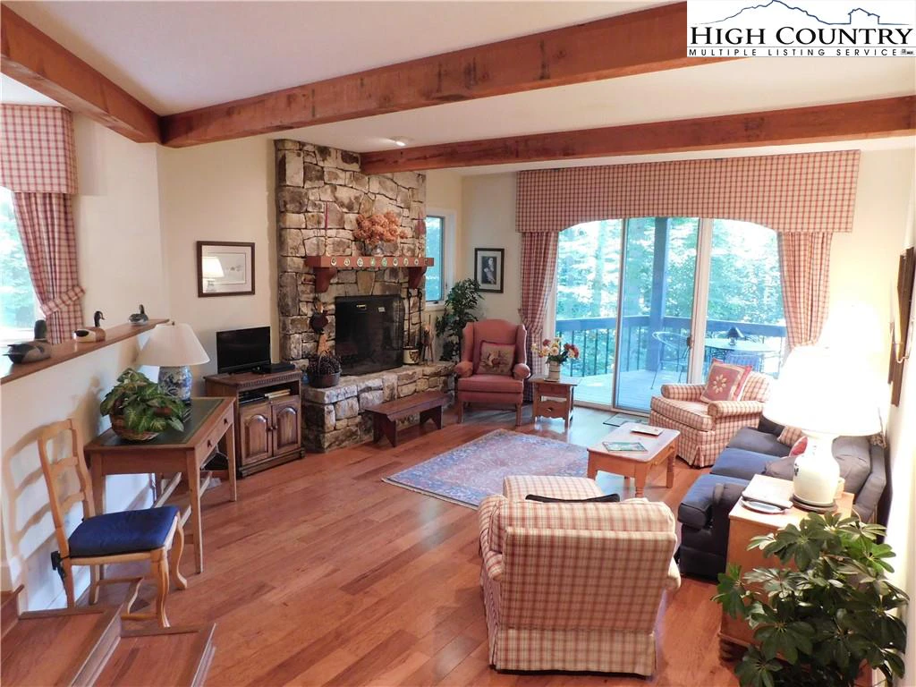 Image number 1 for the current listing