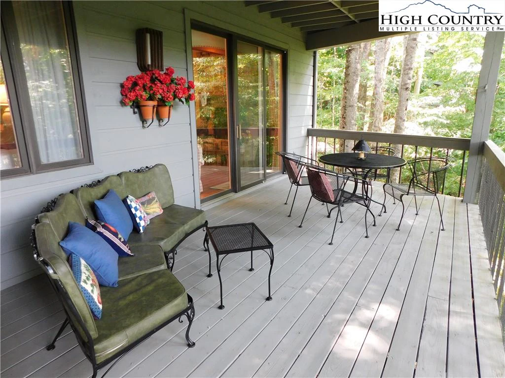 Image number 11 for the current listing