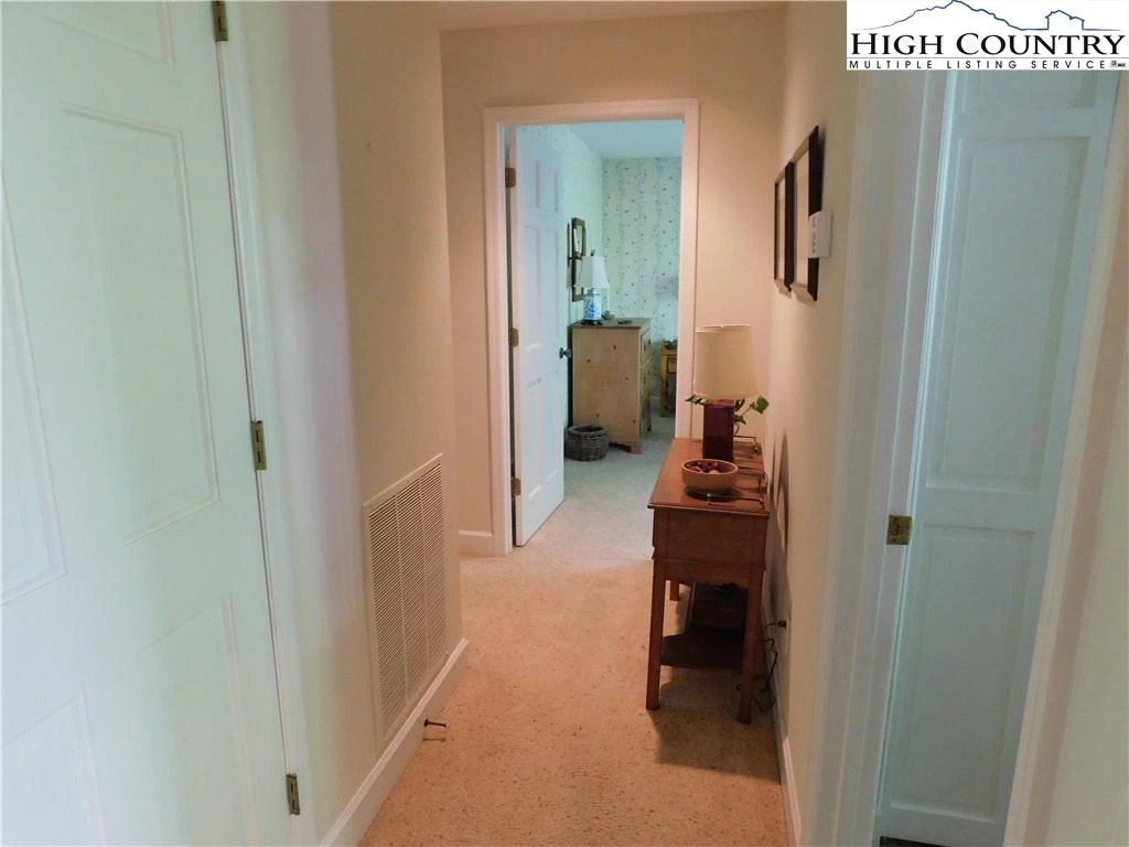 Image number 15 for the current listing