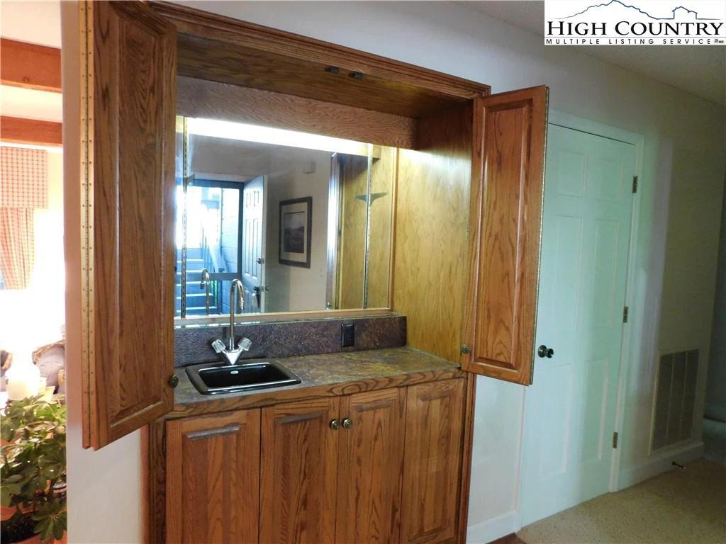 Image number 16 for the current listing