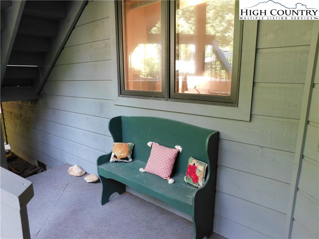 Image number 19 for the current listing