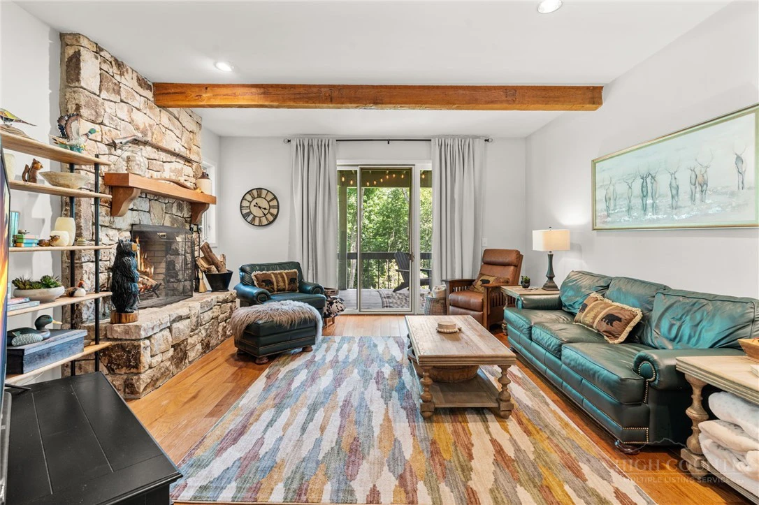 Image number 3 for the current listing