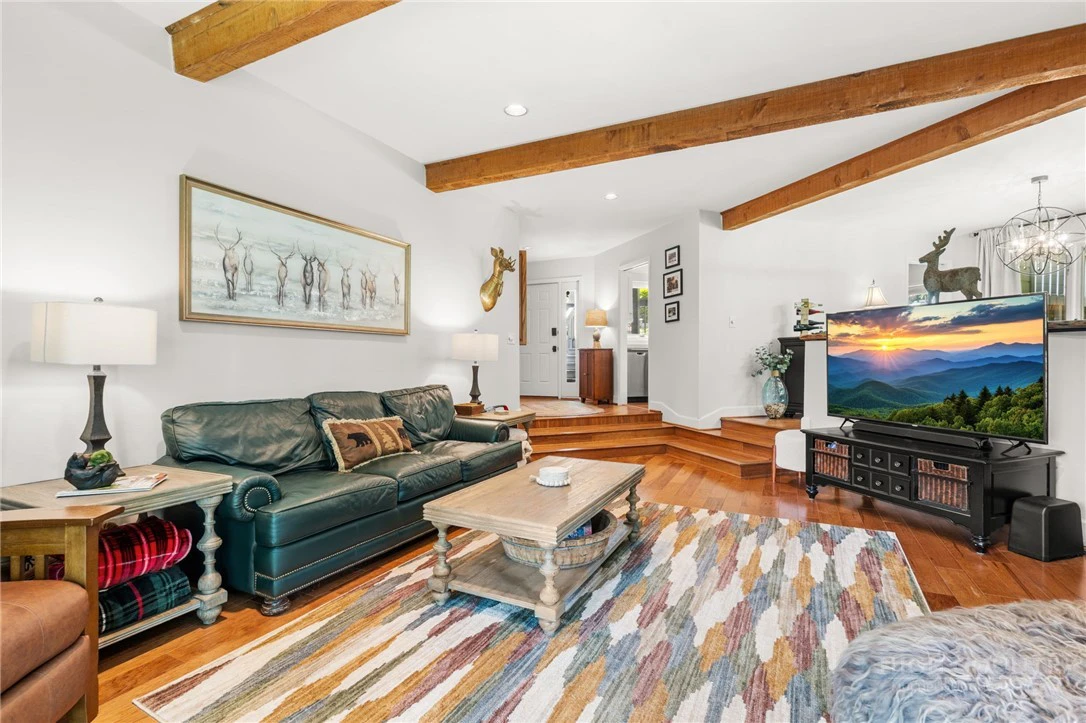 Image number 8 for the current listing