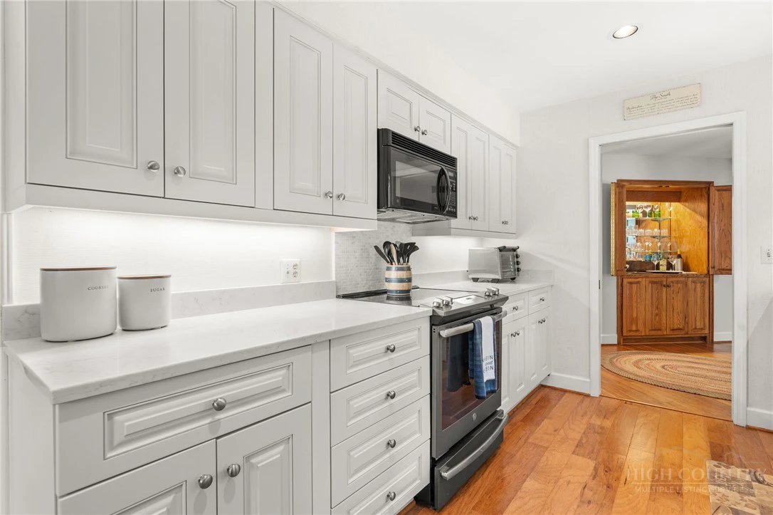 Image number 12 for the current listing