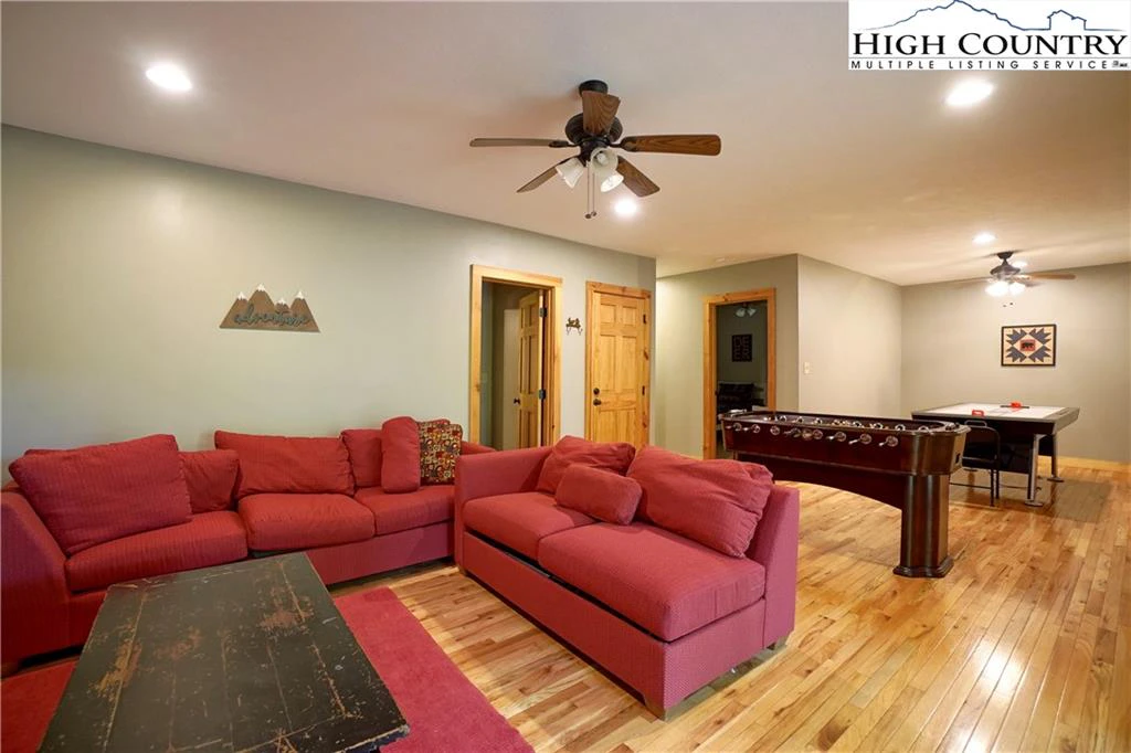 Image number 3 for the current listing