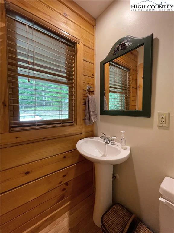 Image number 4 for the current listing