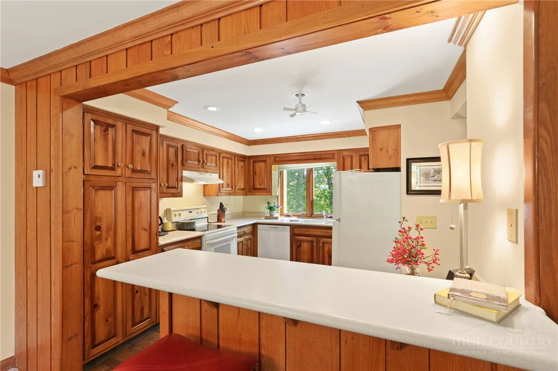 Image number 14 for the current listing