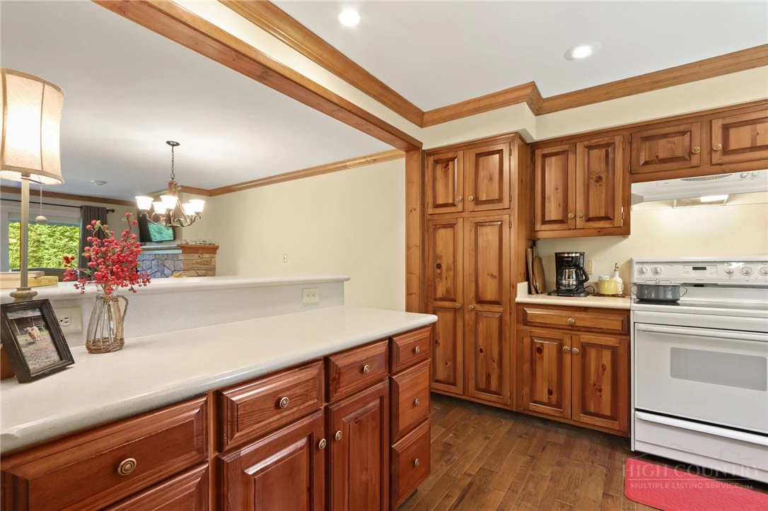Image number 3 for the current listing