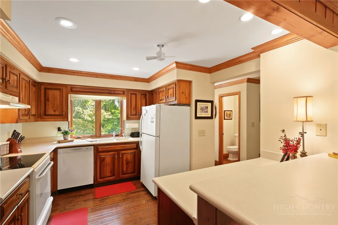 Image number 4 for the current listing