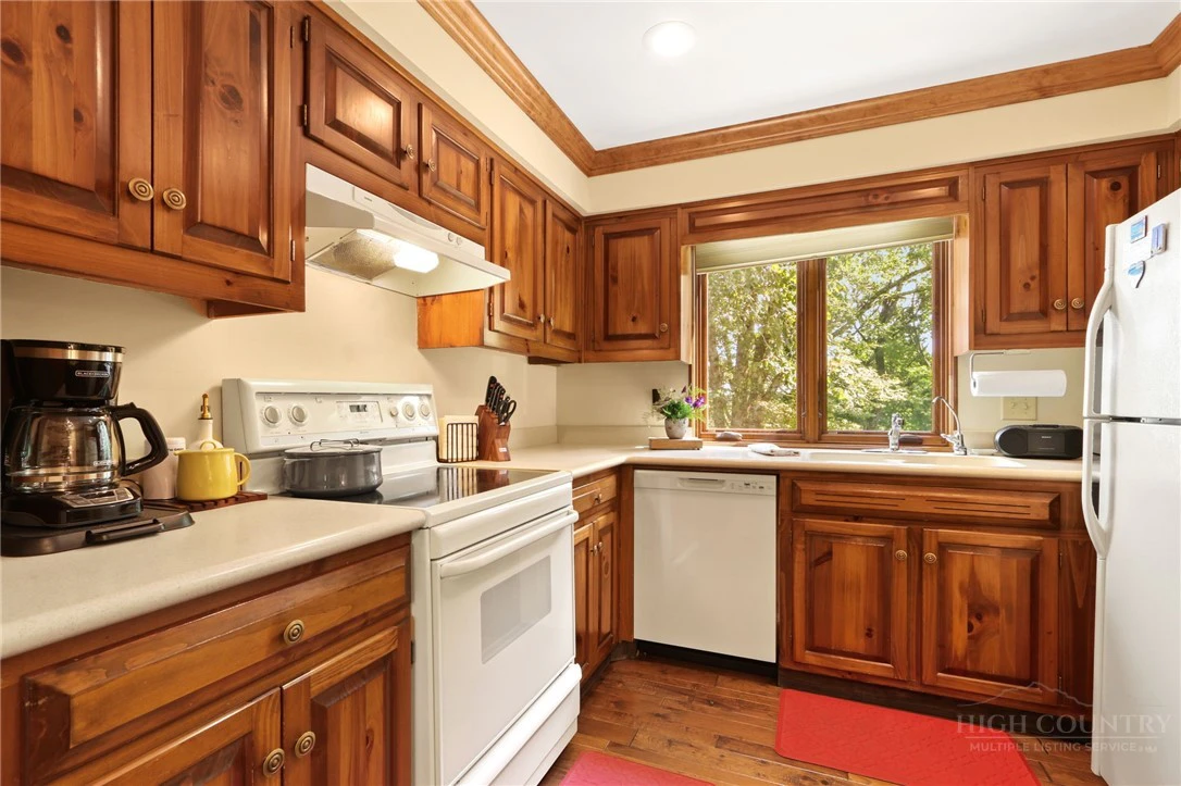 Image number 5 for the current listing